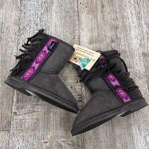 𝅺UGG Koolaburra Kids Side Fringe Boots